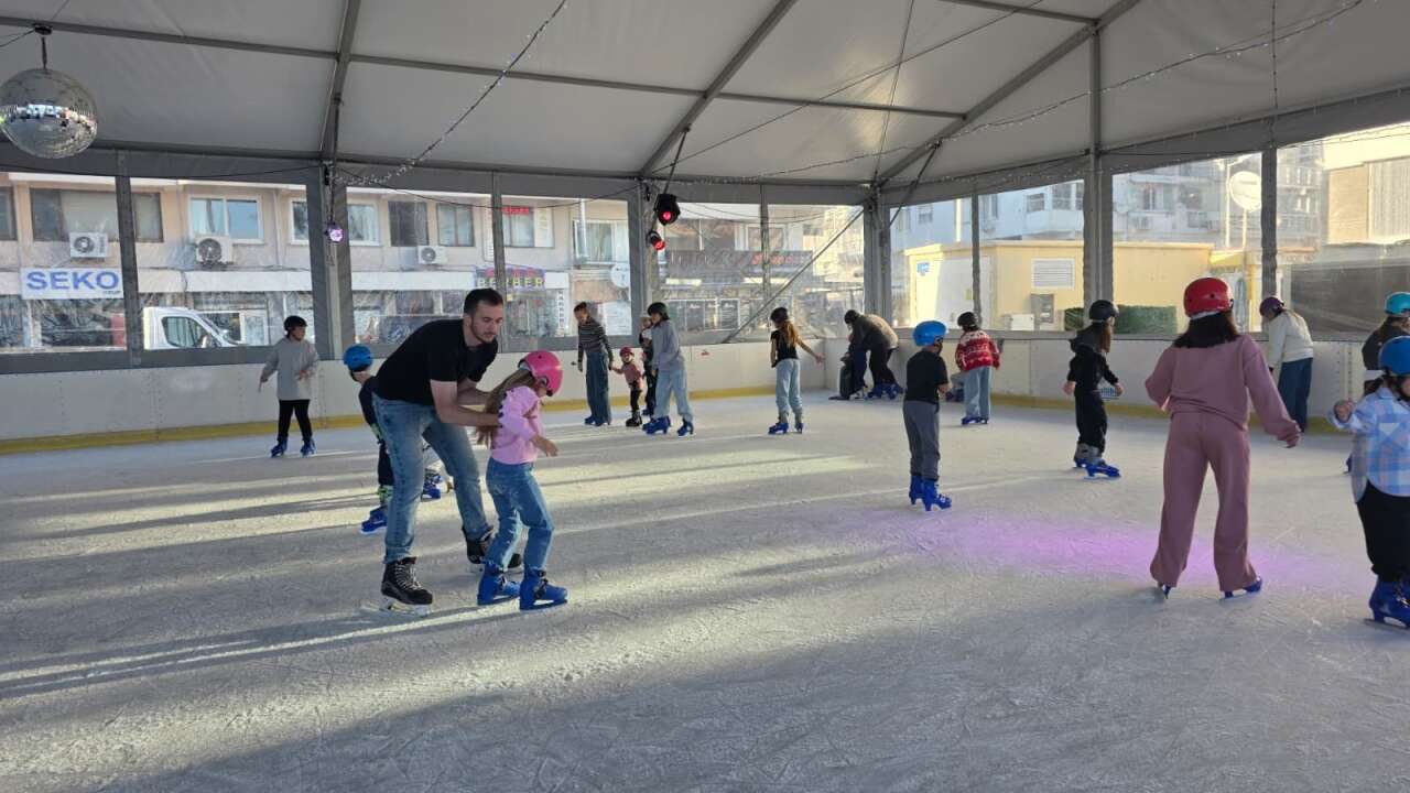Marmaris’te Buz Pisti Renkli Görüntülere Sahne Oldu 3